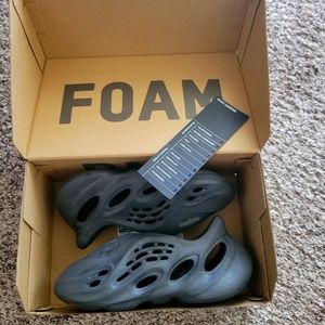 Youth Size 6 Yeezy Foam Rnr